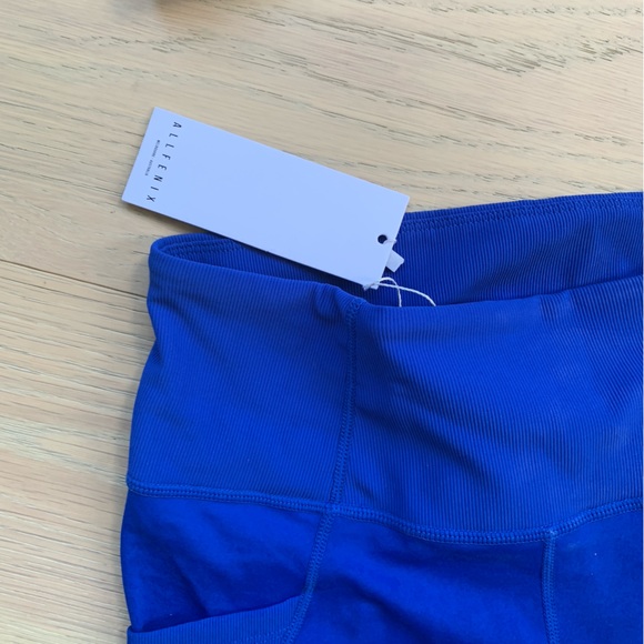 Matching sports bra and shorts with pockets NWT - Picture 6 of 11